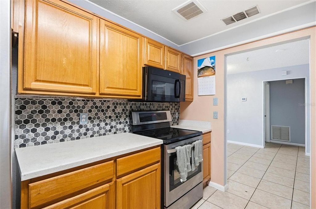 Image 7 of property listing at 1071 ANGORA STREET, Deltona, FL 32725