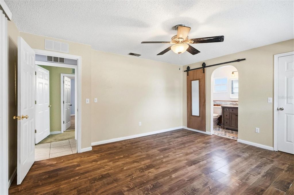 Image 10 of property listing at 1071 ANGORA STREET, Deltona, FL 32725