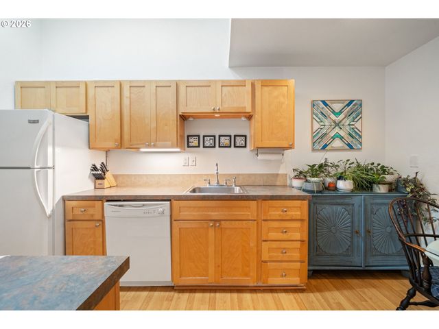 7302 N NEW YORK Ave 2, Portland, OR 97203