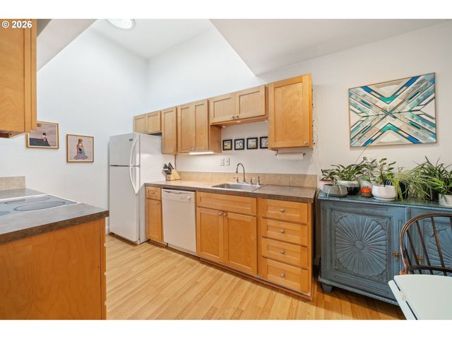 7302 N NEW YORK Ave 2, Portland, OR 97203