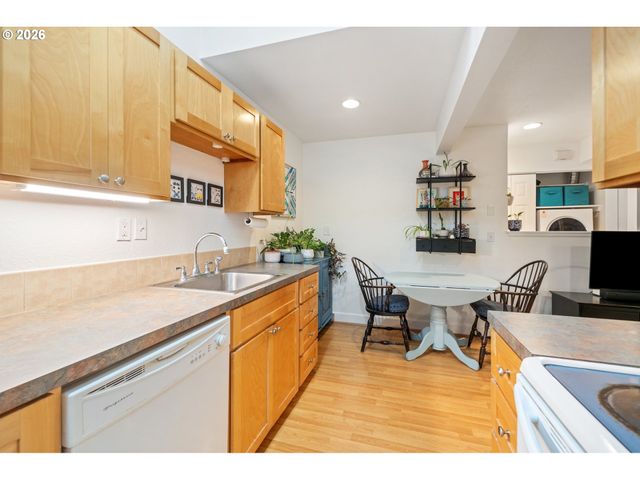 7302 N NEW YORK Ave 2, Portland, OR 97203