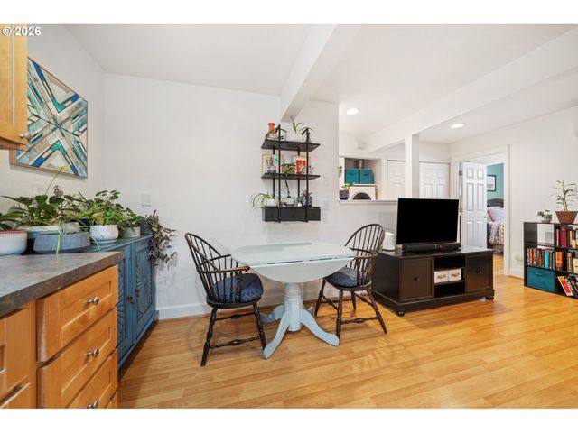 7302 N NEW YORK Ave 2, Portland, OR 97203