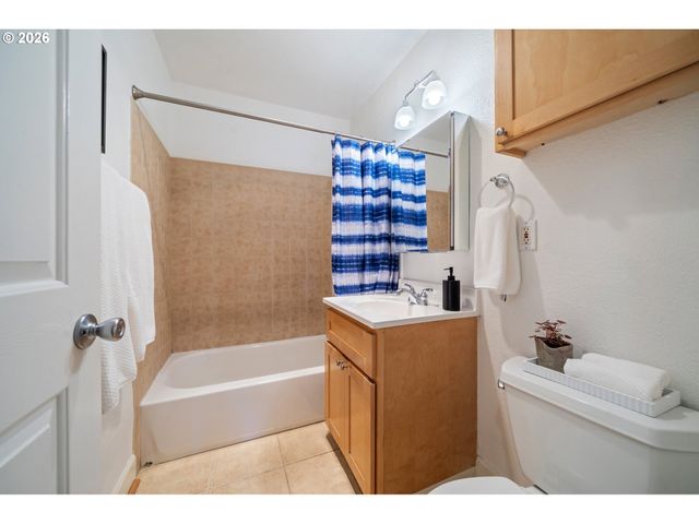 7302 N NEW YORK Ave 2, Portland, OR 97203