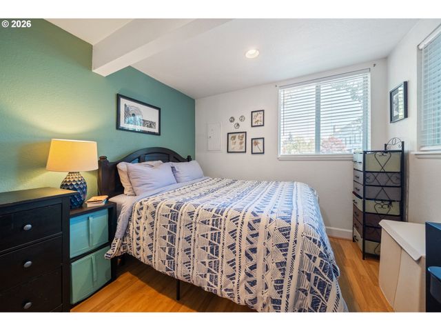 7302 N NEW YORK Ave 2, Portland, OR 97203