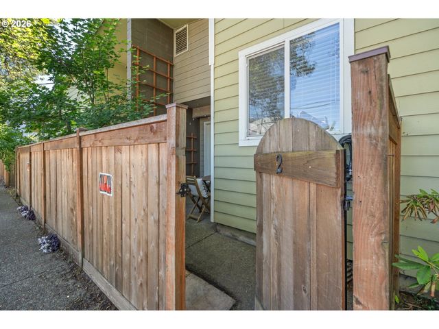 7302 N NEW YORK Ave 2, Portland, OR 97203