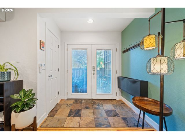 7302 N NEW YORK Ave 2, Portland, OR 97203