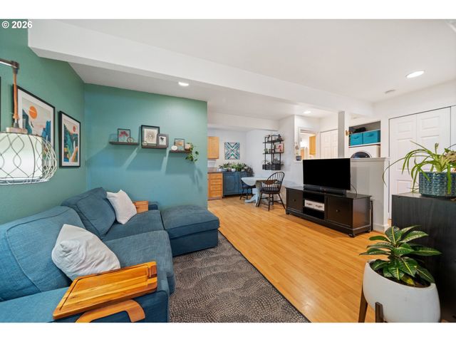 7302 N NEW YORK Ave 2, Portland, OR 97203