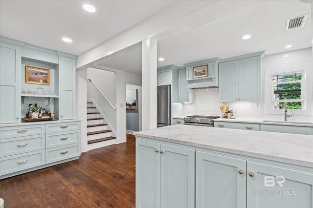 653 Fairhope Avenue, Fairhope, AL 36532