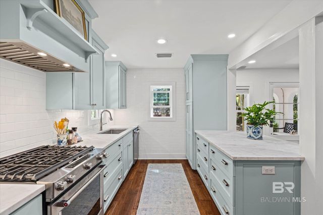 653 Fairhope Avenue, Fairhope, AL 36532