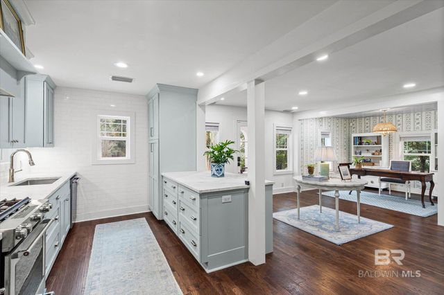 653 Fairhope Avenue, Fairhope, AL 36532