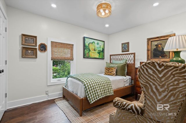 653 Fairhope Avenue, Fairhope, AL 36532