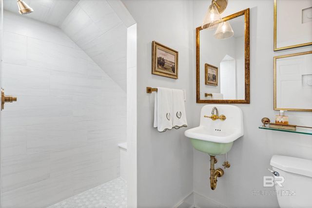 653 Fairhope Avenue, Fairhope, AL 36532