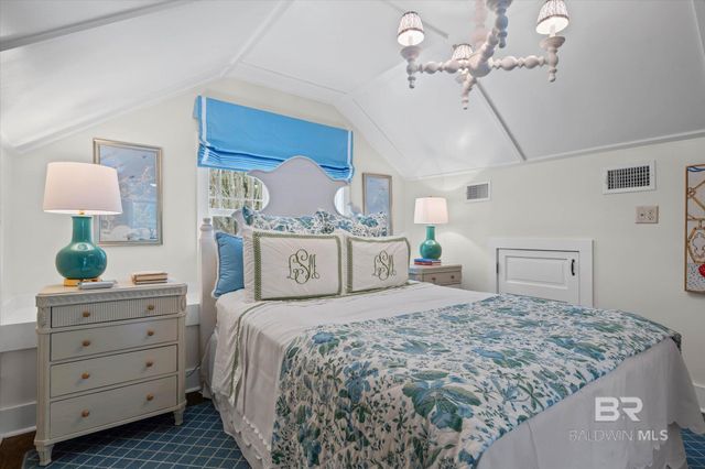 653 Fairhope Avenue, Fairhope, AL 36532