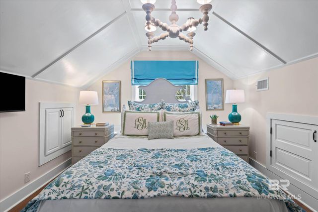 653 Fairhope Avenue, Fairhope, AL 36532