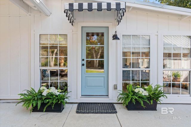 653 Fairhope Avenue, Fairhope, AL 36532