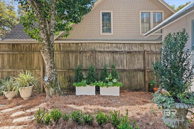 653 Fairhope Avenue, Fairhope, AL 36532