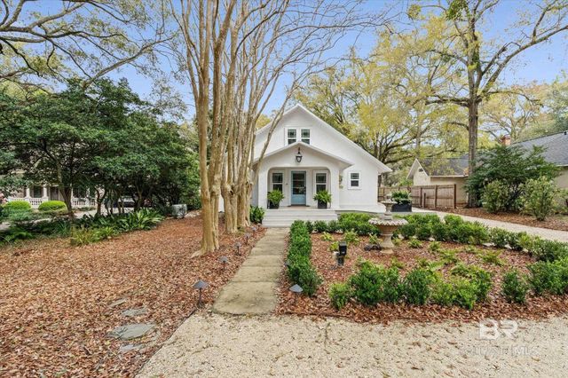 653 Fairhope Avenue, Fairhope, AL 36532