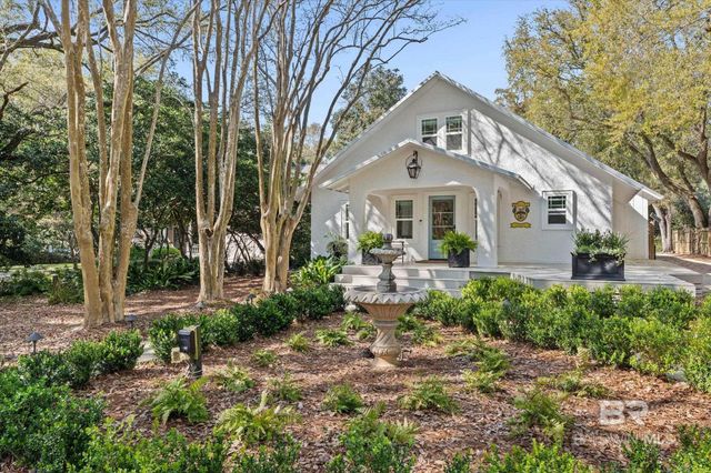 653 Fairhope Avenue, Fairhope, AL 36532