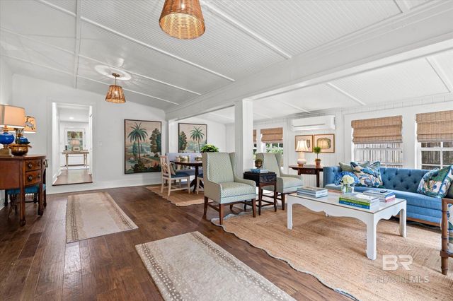 653 Fairhope Avenue, Fairhope, AL 36532