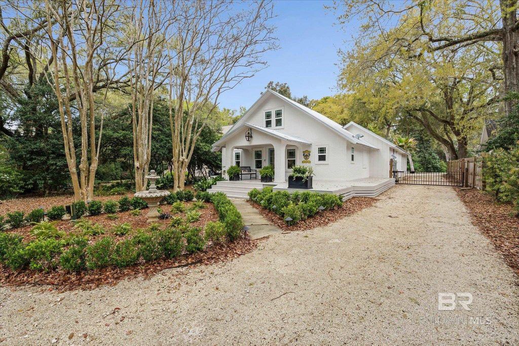 653 Fairhope Avenue, Fairhope, AL 36532