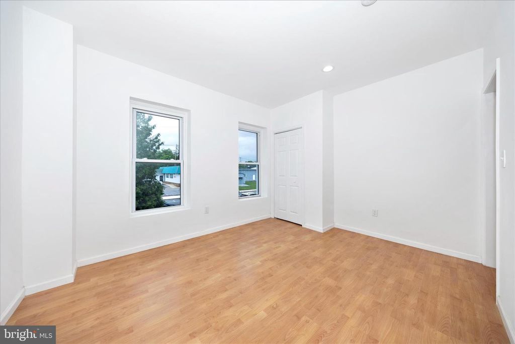 Image 10 of property listing at 16 BELVIEW AVE, Hagerstown, MD 21742