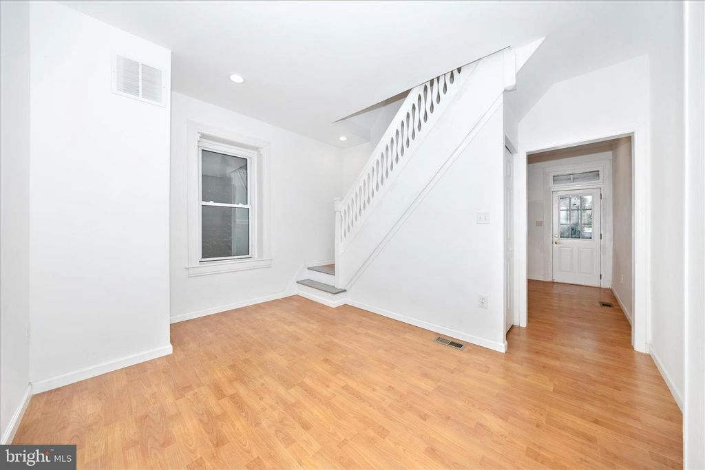 Image 2 of property listing at 16 BELVIEW AVE, Hagerstown, MD 21742