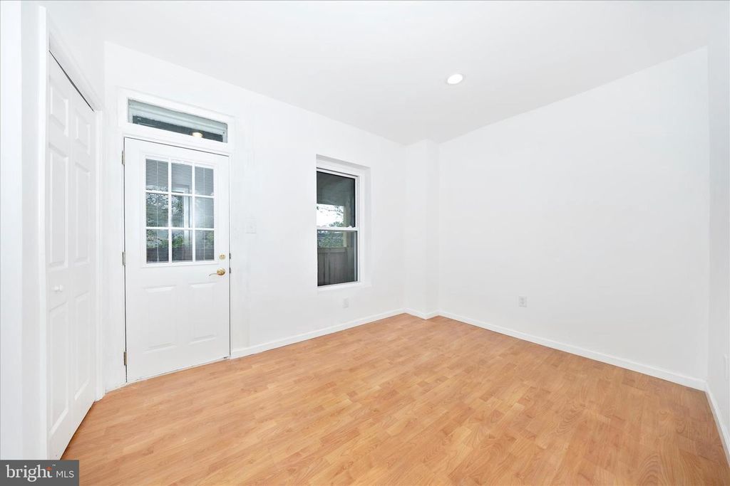 Image 8 of property listing at 16 BELVIEW AVE, Hagerstown, MD 21742