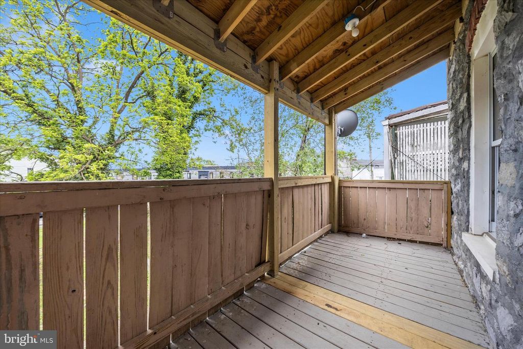 Image 9 of property listing at 16 BELVIEW AVE, Hagerstown, MD 21742