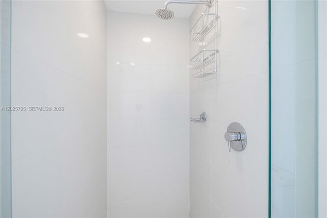 121 NE 34th St 2111, Miami, FL 33137