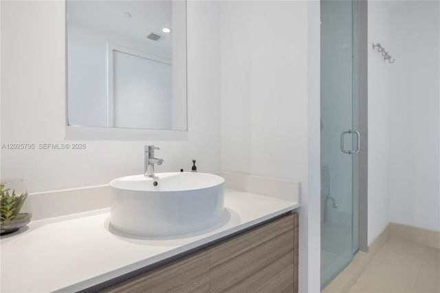 121 NE 34th St 2111, Miami, FL 33137