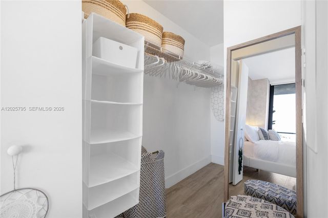 121 NE 34th St 2111, Miami, FL 33137