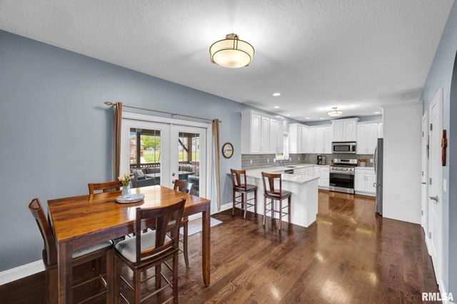 1020 GREENBRIER Lane, Washington, IL 61571
