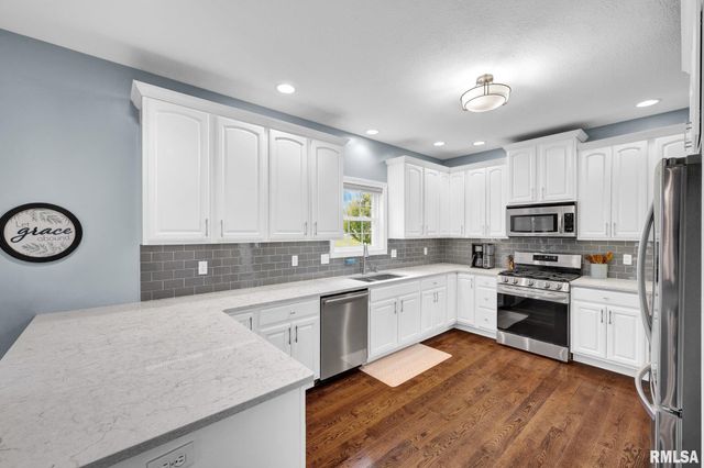 1020 GREENBRIER Lane, Washington, IL 61571