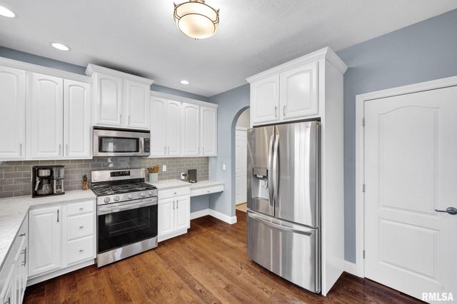 1020 GREENBRIER Lane, Washington, IL 61571