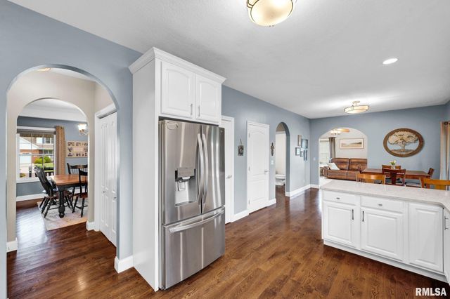 1020 GREENBRIER Lane, Washington, IL 61571