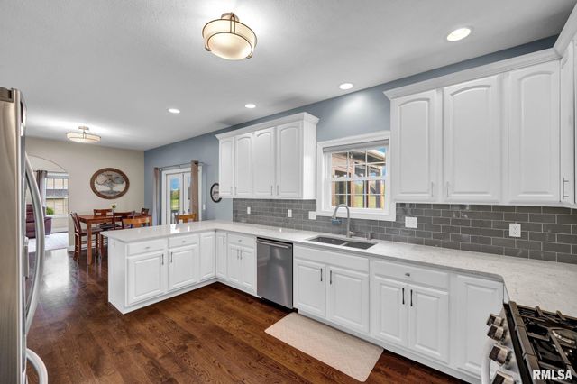 1020 GREENBRIER Lane, Washington, IL 61571