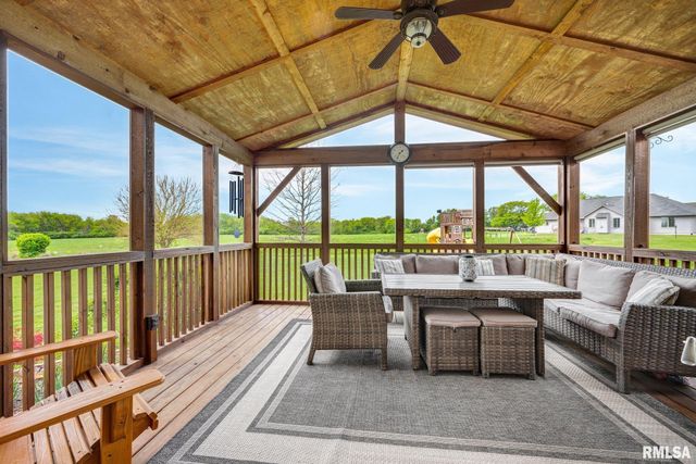 1020 GREENBRIER Lane, Washington, IL 61571