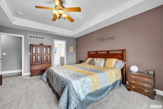 1020 GREENBRIER Lane, Washington, IL 61571
