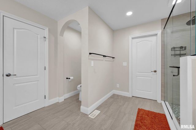 1020 GREENBRIER Lane, Washington, IL 61571