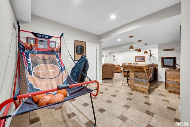 1020 GREENBRIER Lane, Washington, IL 61571