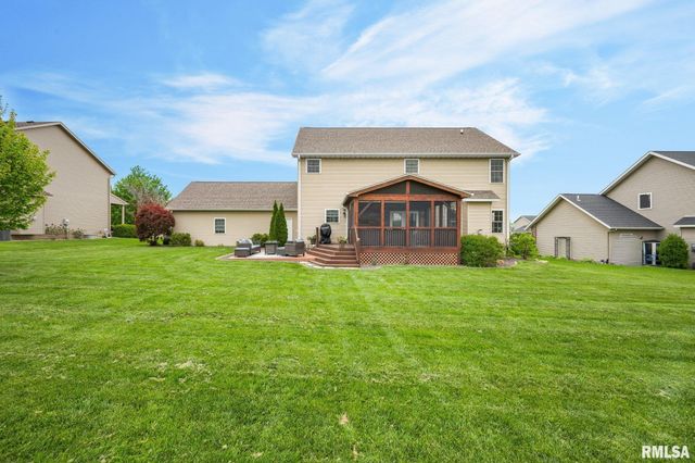 1020 GREENBRIER Lane, Washington, IL 61571