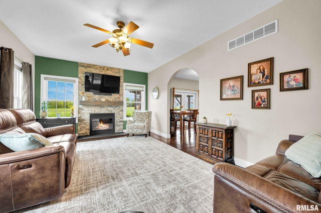 1020 GREENBRIER Lane, Washington, IL 61571