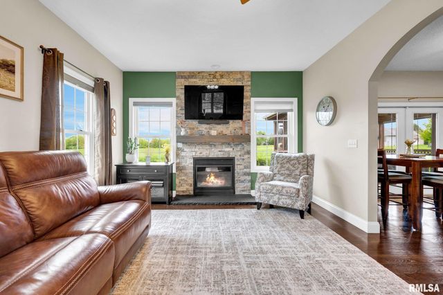 1020 GREENBRIER Lane, Washington, IL 61571