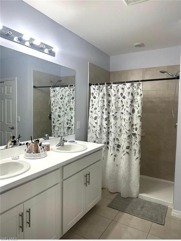 Image 13 of property listing at 932 SW 7th AVE, Cape Coral, FL 33991
