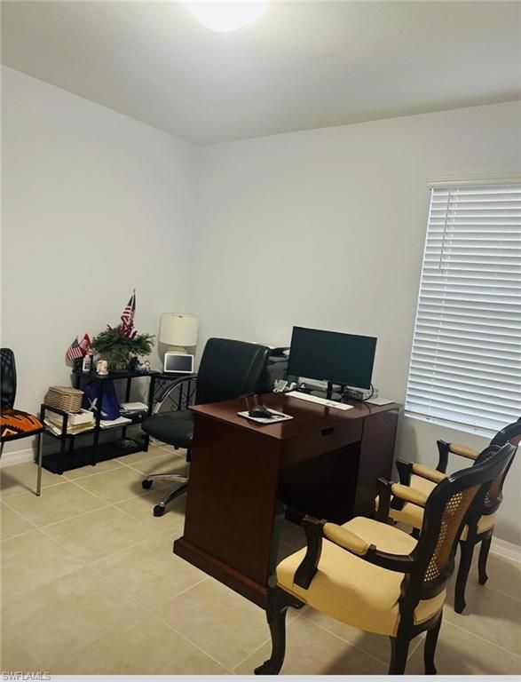 Image 15 of property listing at 932 SW 7th AVE, Cape Coral, FL 33991