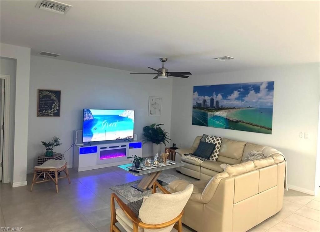 Image 8 of property listing at 932 SW 7th AVE, Cape Coral, FL 33991