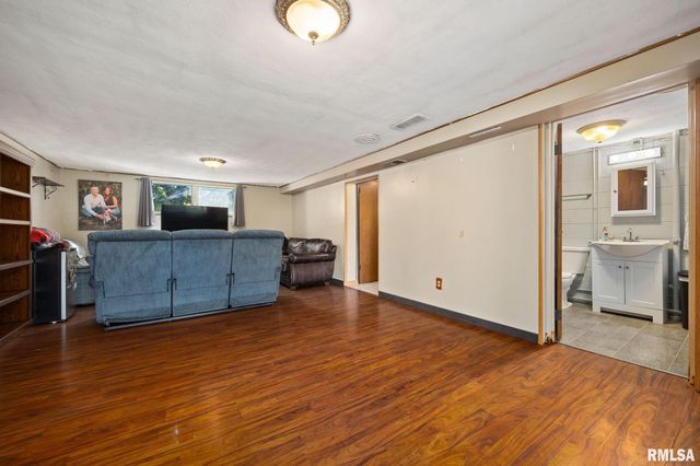 1111 S MESA Drive, Peoria, IL 61607