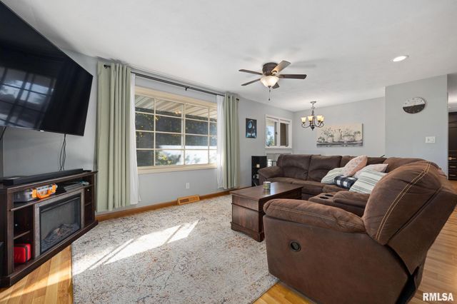 1111 S MESA Drive, Peoria, IL 61607