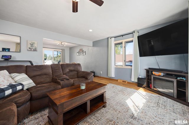 1111 S MESA Drive, Peoria, IL 61607