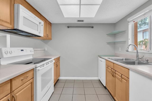675 99TH AVENUE N 102, St Petersburg, FL 33702
